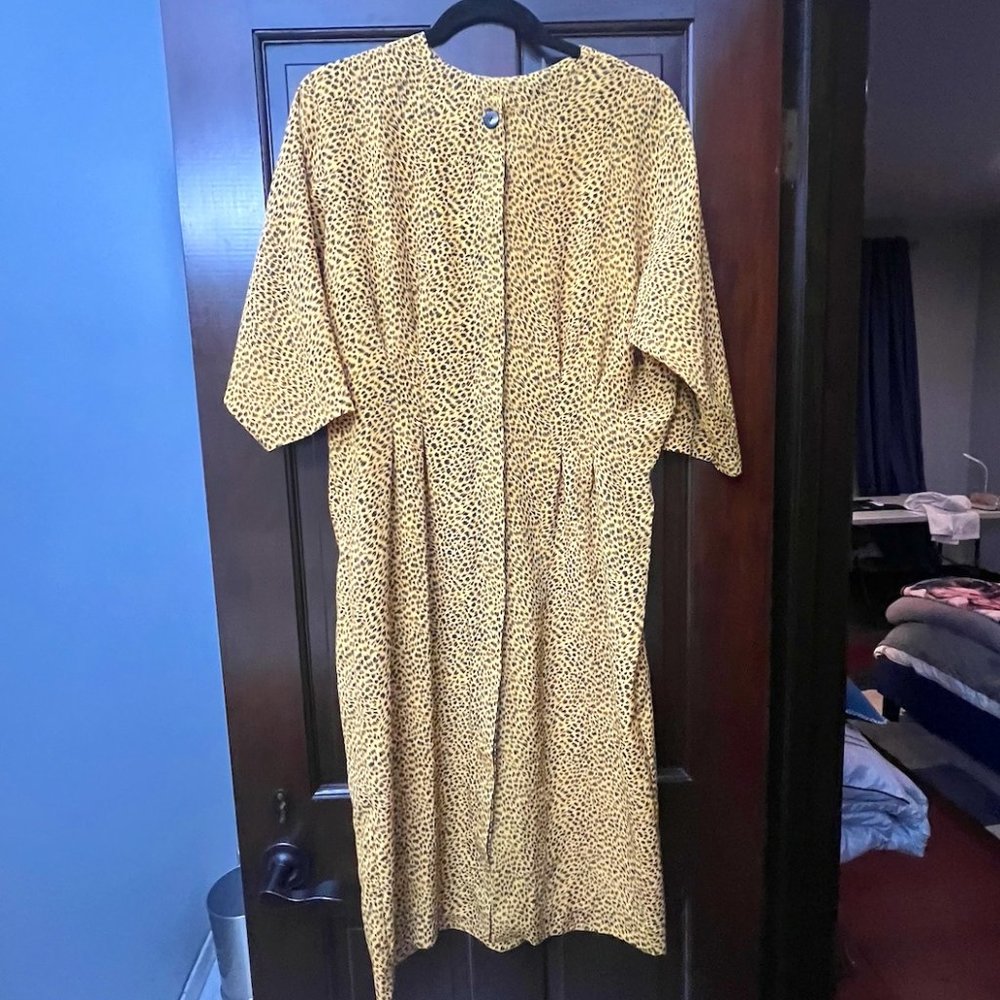 VINTAGE SHORT SLEEVE SATIN MIDI DRESS, SIZE US LARGE, LEOPARD PRINT